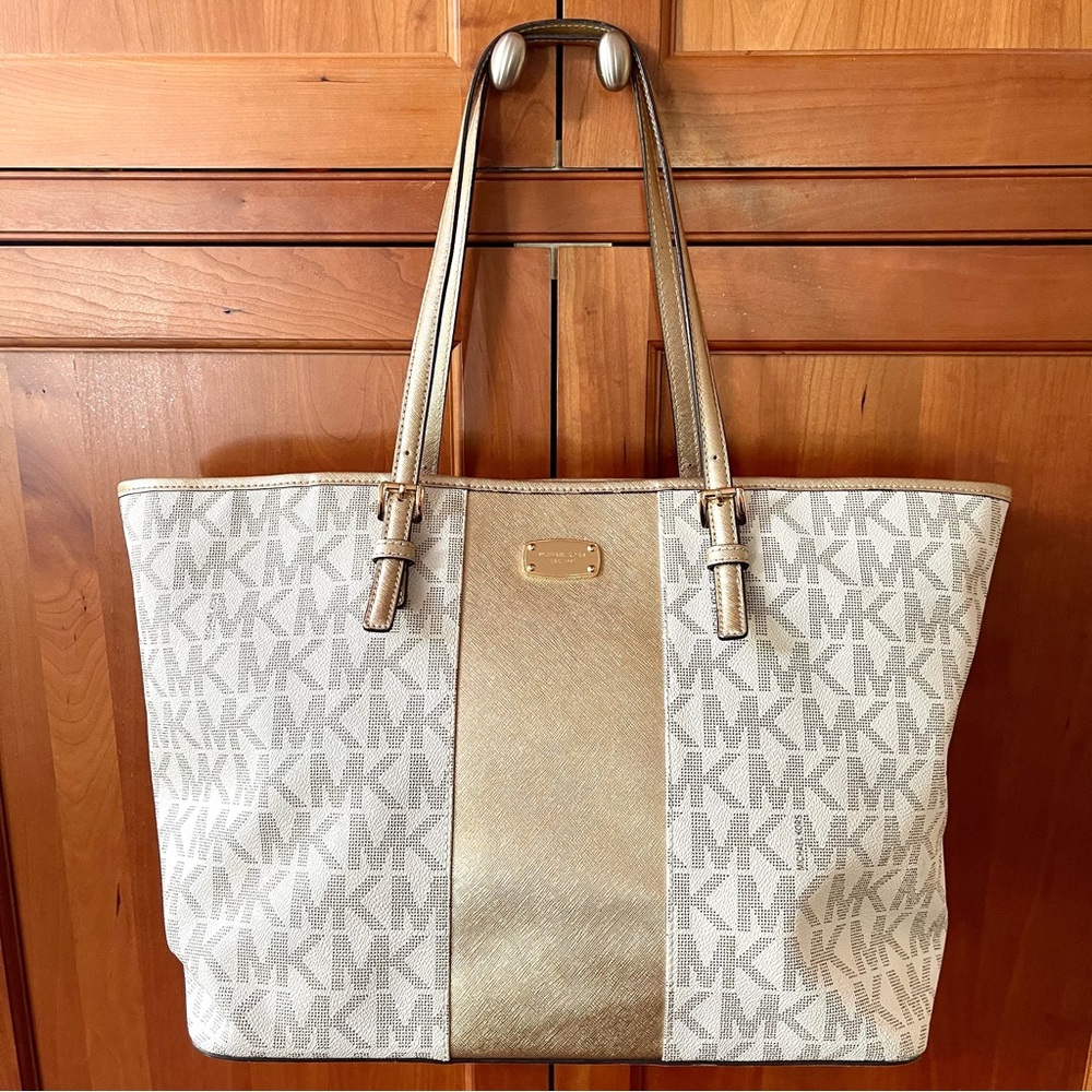 Michael Kors Spacious Caryall Tote Bag